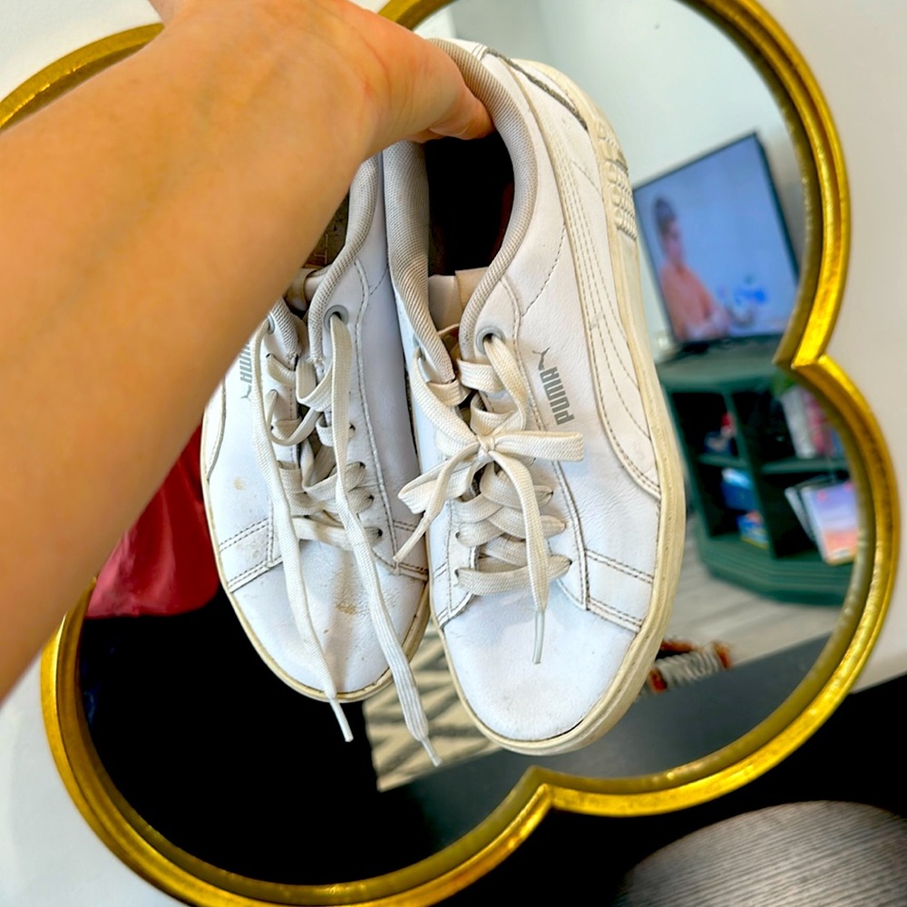 White puma sneakers